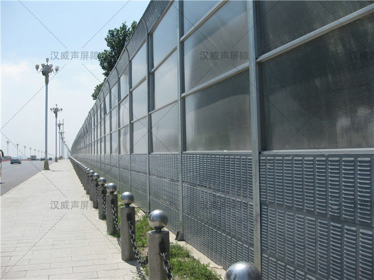 声屏障基础施工护栏